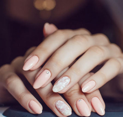 Charlotte Grasby nails image